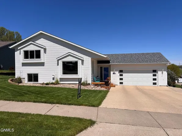 1726 Volk Dr, Bismarck, ND 58501