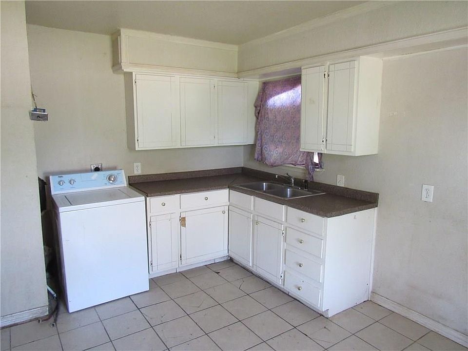 2nd image of 4221 Aztec Dr