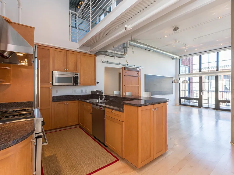 2328 Champlain St NW — Photo 3