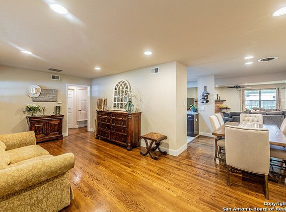 5th image of 318 Marquis Ln
