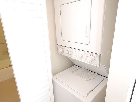 4th image of 1148 N Formosa Ave APT 07