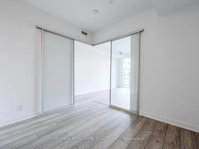 285 Dufferin St #303 — Photo 8