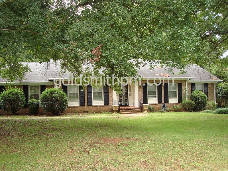 1st image of 11 Chateau Dr
