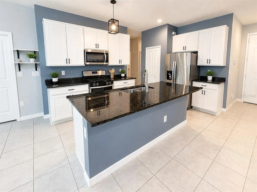4 bed, 2.0 bath, 1633 sqft, $2,500 — Photo 4