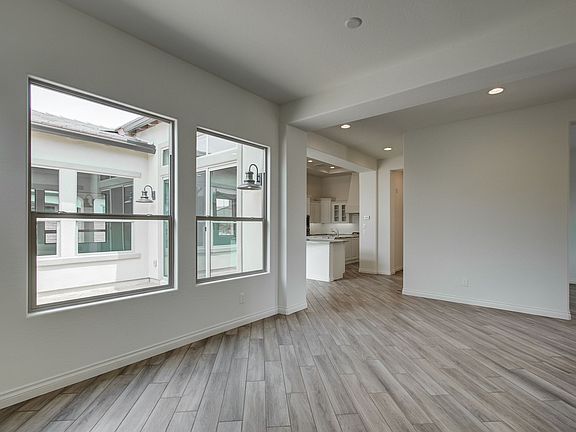 4th image of 274 E Lime Ct