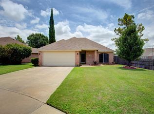 4209 Woodcrest Ct, Haltom City, TX 76137