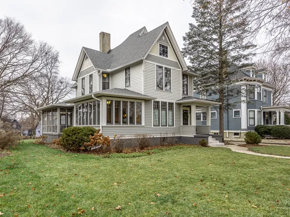 28 N Porter St, Elgin, IL 60120