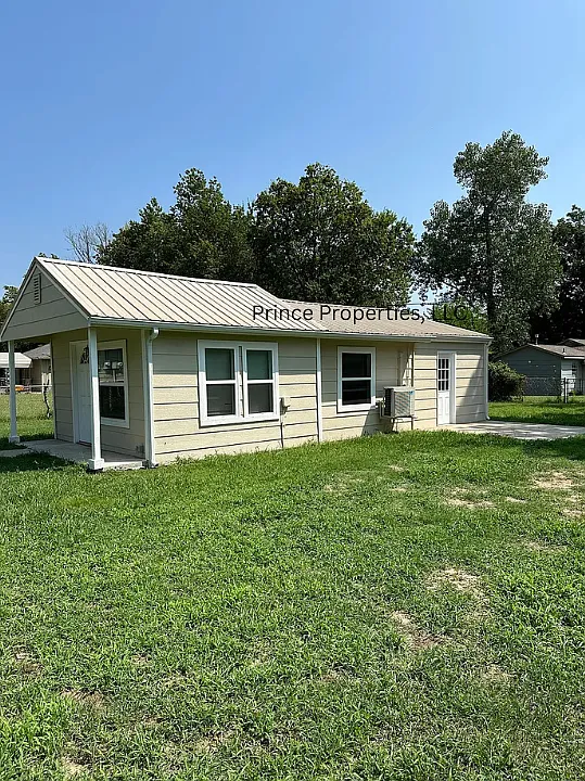2 bed, 734 sqft, $850 — Photo 2