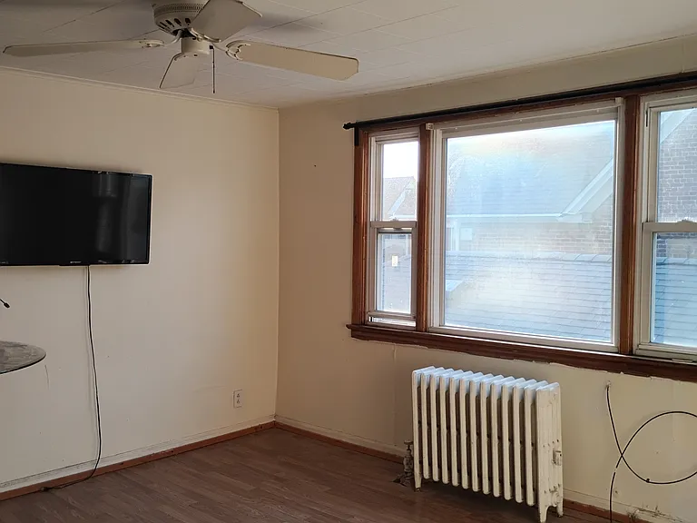 142 W 31st St #C — Photo 7