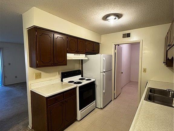 4th image of 2200 Sunderland Rd APT 135K