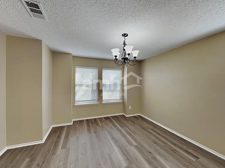 321 Quail Run Rd — Photo 4