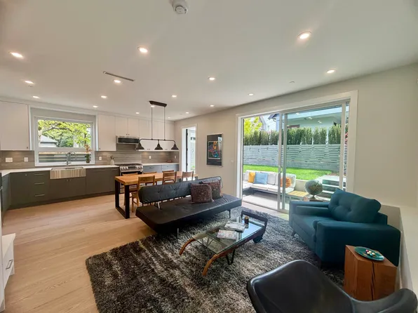 3762 Fleming St, Vancouver, BC V5N 3V8