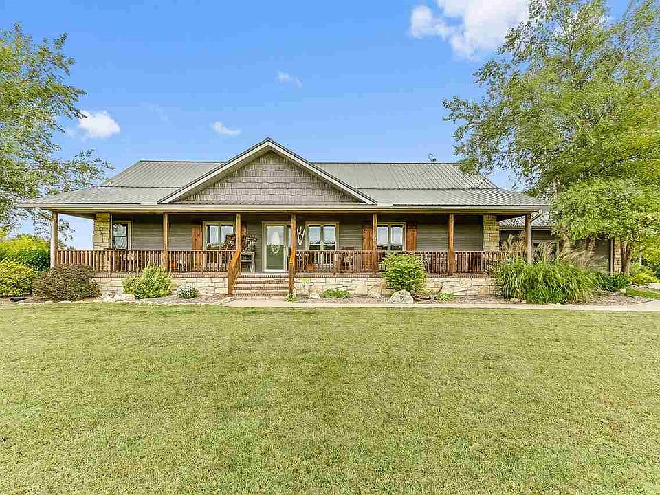 A gorgeous 3600 square feet of Heaven on Earth!