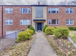 7511 Byron Pl APT 2W, Clayton, MO 63105