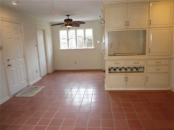 3rd image of 5701 Abbey Dr