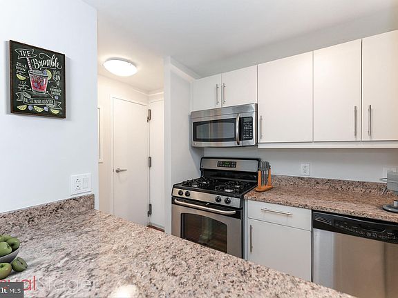 3rd image of 219-29 S 18th St #1402