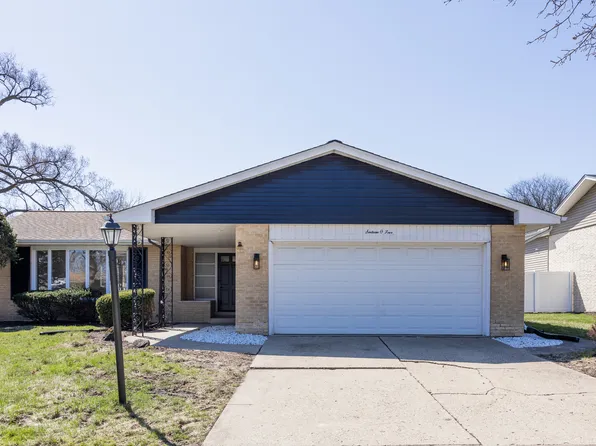 1605 E Cedar Ln, Mount Prospect, IL 60056