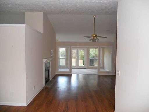 3rd image of 2593 Herndon Rd