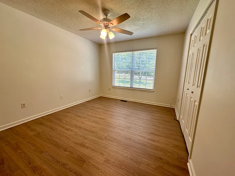 109 England Way — Photo 10