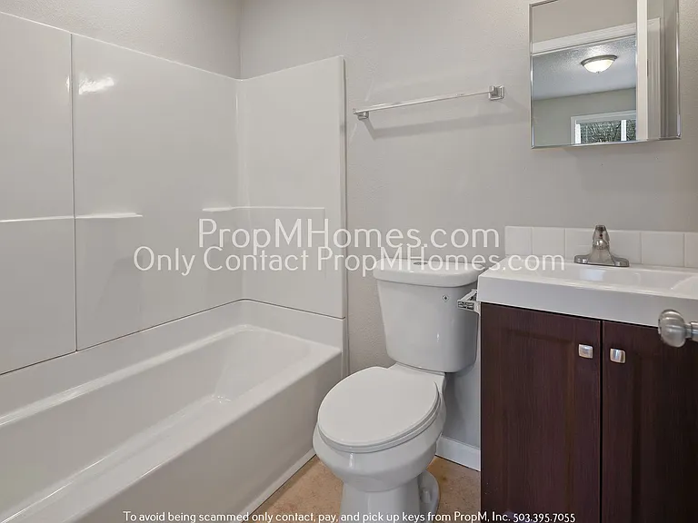 15559 NE Glisan St — Photo 9