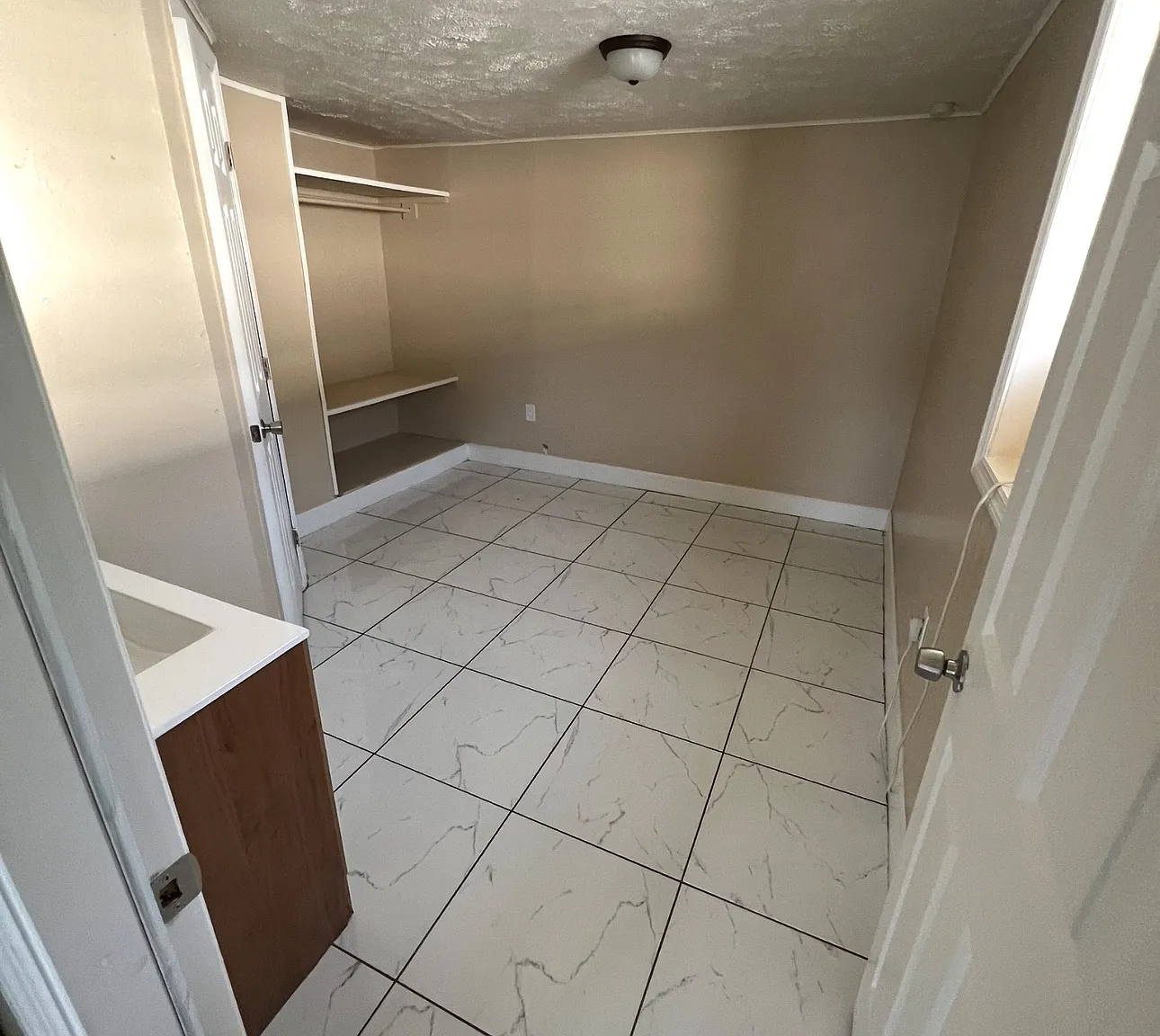1 bed, 390 sqft, $1,100 — Photo 4