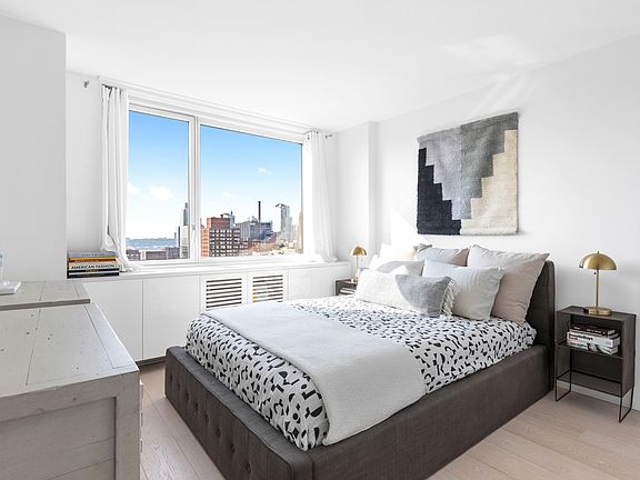 5th image of 301 W 53rd St APT 17B