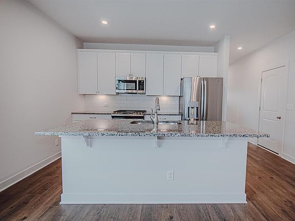 5th image of 2313 Watson Cir
