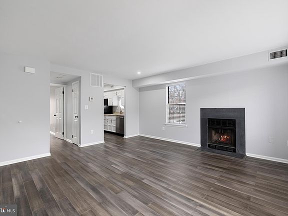 5th image of 2600 S Arlington Mill Dr #H-8