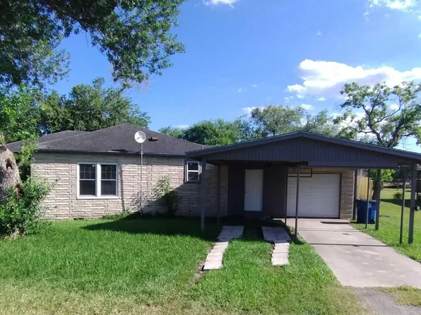 224 E 4th St, Bishop, TX 78343