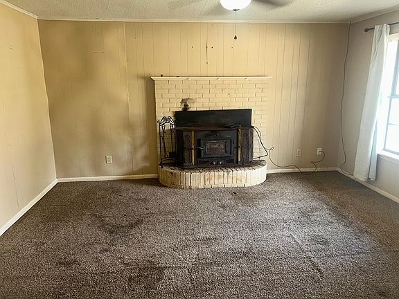 5th image of 826 New Light Rd