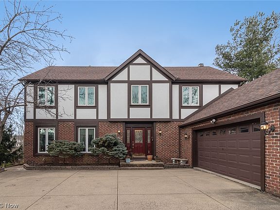 2nd image of 19844 Wildwood Ln