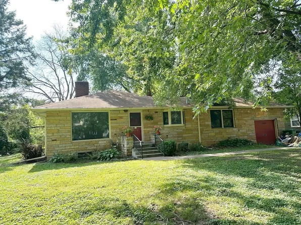 1446 Shryer Ave W, Roseville, MN 55113