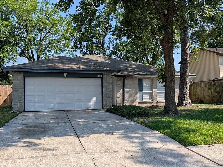 10710 Ambergate Dr — Photo 1