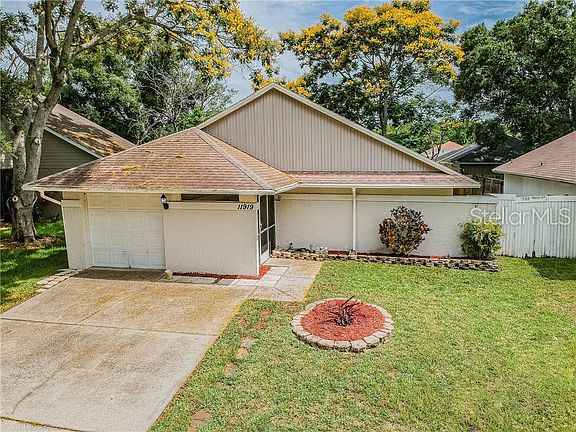3rd image of 11919 Sugar Tree Dr