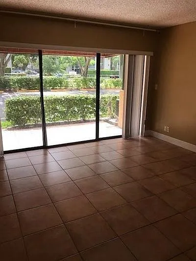 2947 Riverside Dr #129 — Photo 8