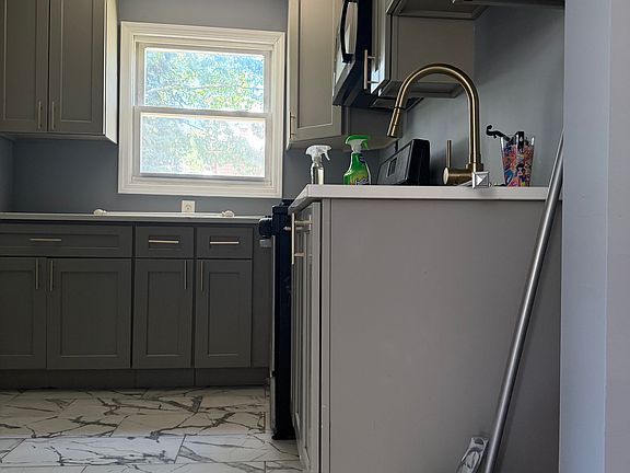 3rd image of 28 7th Ave Floor 2