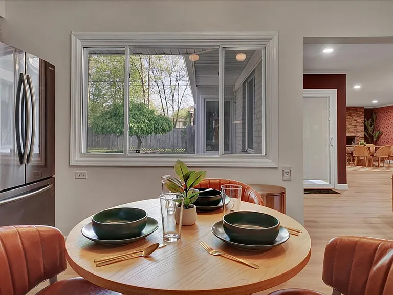 457 E Hurst Dr — Photo 16
