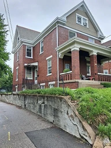 2401 Fairview Ave #2 — Photo 9