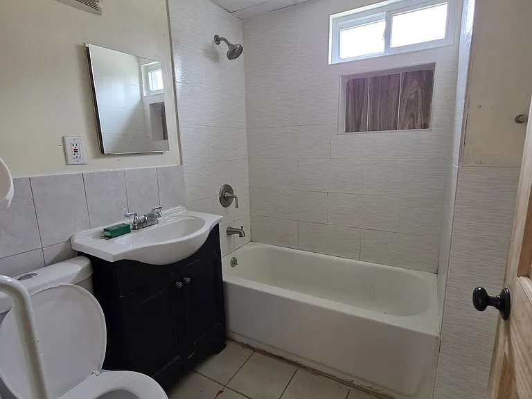1029 E Ferry St #1 — Photo 6