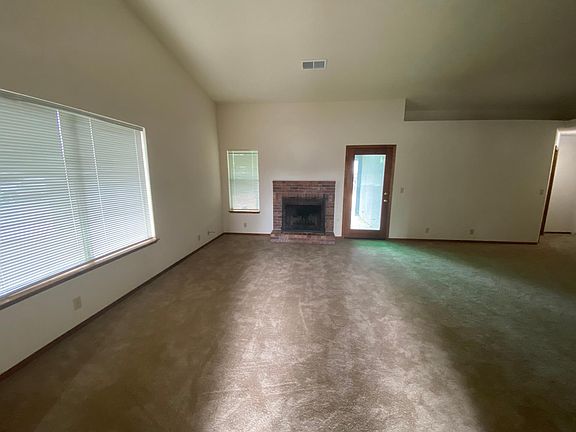 3rd image of 2302 Fernwood Dr