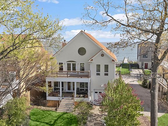 2nd image of 2113 Lake Dr