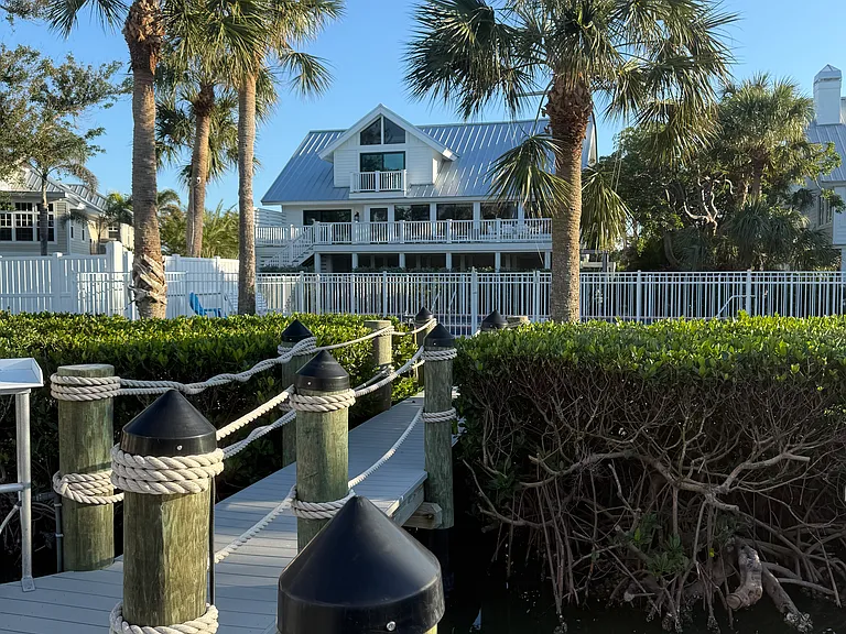 500 Periwinkle Way — Photo 47