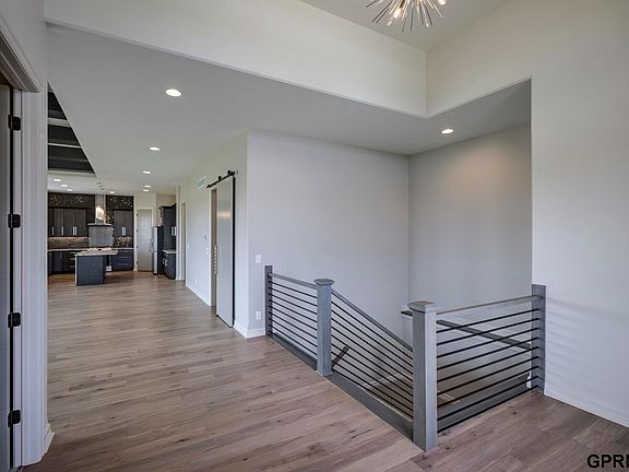 4th image of 20907 Polk St
