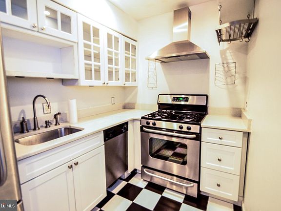 5th image of 628 S Orianna St