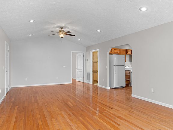 2nd image of 1025 Park Boulevard Cir