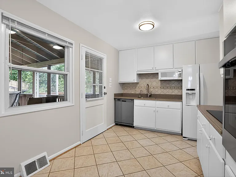 1452 Dewberry Ct — Photo 14