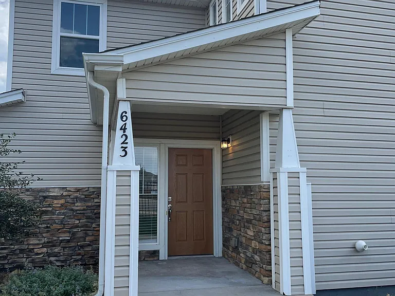 6423 Leisure Hill Grv — Photo 1