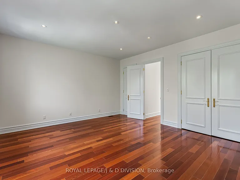 8 Huntley St — Photo 37