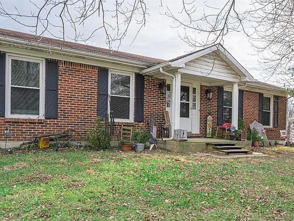 3rd image of 403 Oakwood Dr