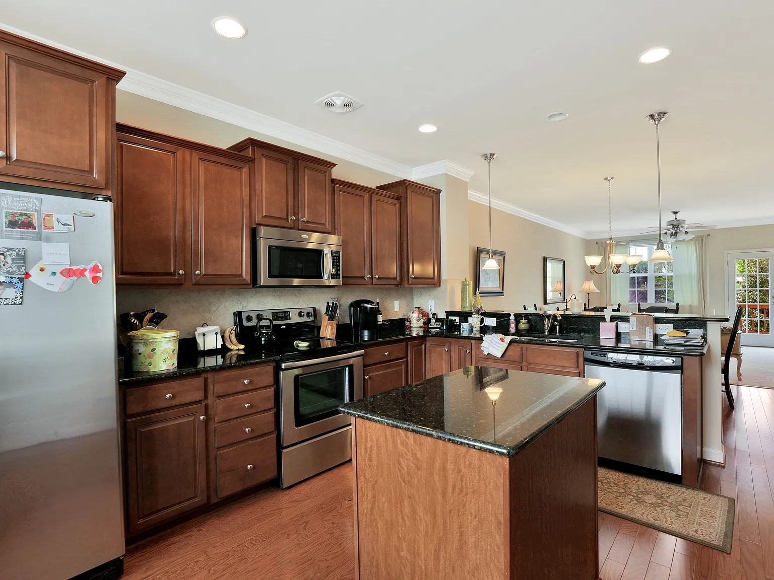 3 bed, 3.5 bath, 2140 sqft, $2,450 — Photo 3